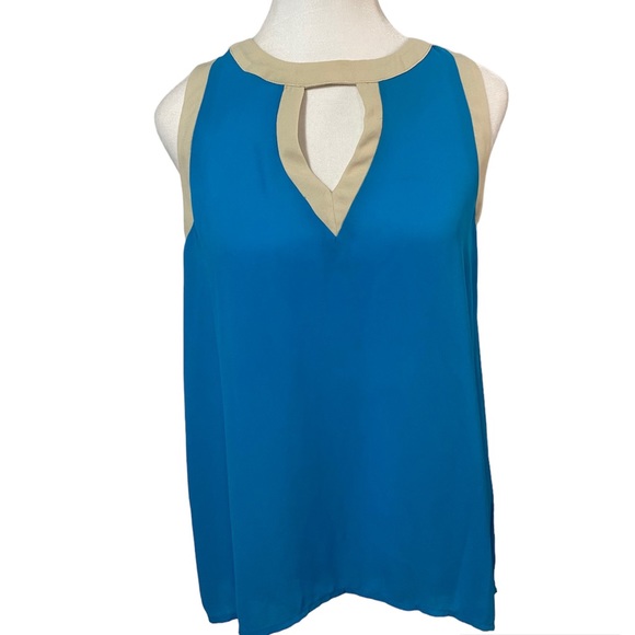 NWT Metaphor Halter V-Neck Cut Out Ivory Trim Sleeveless Blouse Women’s Small - Picture 1 of 14